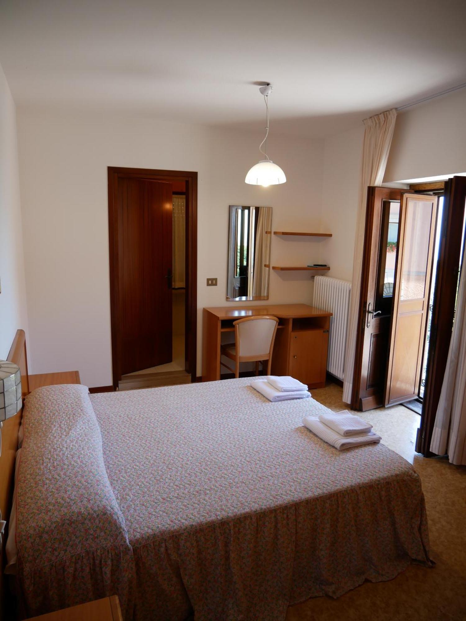Hotel Casa Del Pellegrino - Castelmonte Extérieur photo